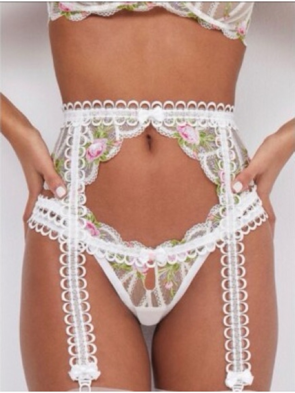 For love and lemons trellis rose garter belt medium - Picture 4 of 16